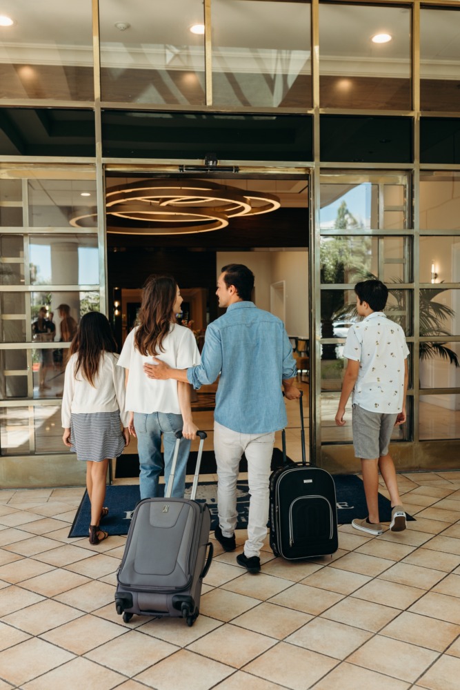 Family walking into Torrance, CA hotel